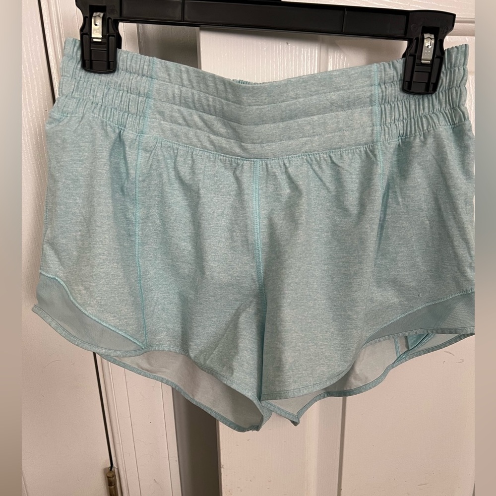 Lululemon HR Hotty Hot 2.5 inch size 6